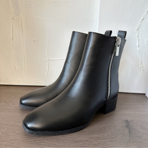 New In Box Smooth Zipper Heel Bootie: Step into Elegance in Black - Picture 4 of 5